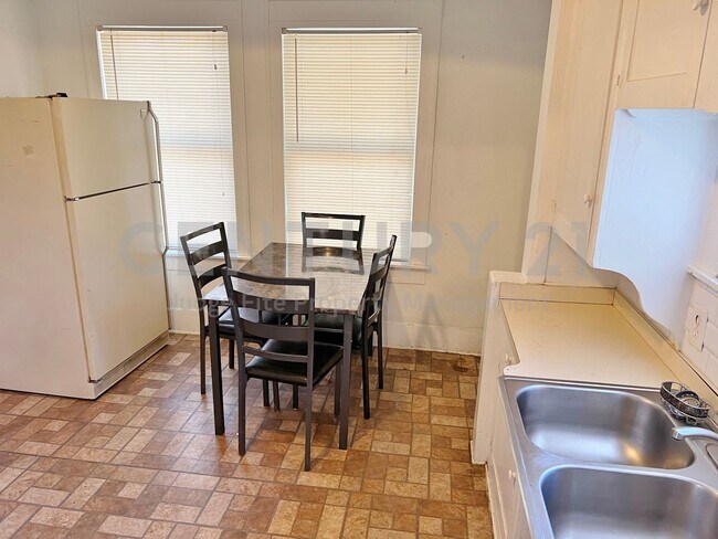 Building Photo - 2/1 in Established S. Dallas Neighborhood For Rent!