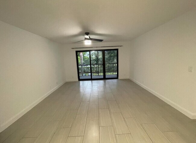 Foto del edificio - 205 Foxtail Dr