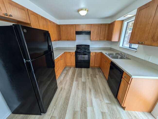 Foto del edificio - 7816 Samurai Dr SE