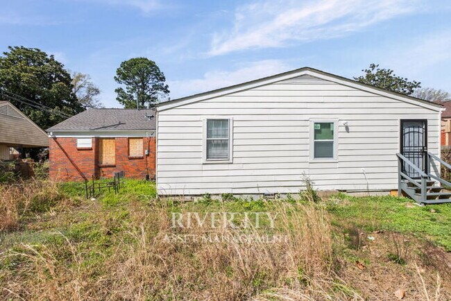 Building Photo - 3240 Boxdale St