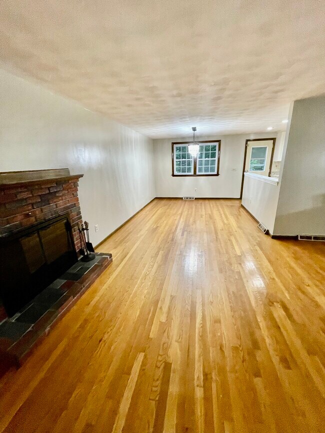 Foto del edificio - 30 Flynn Rd