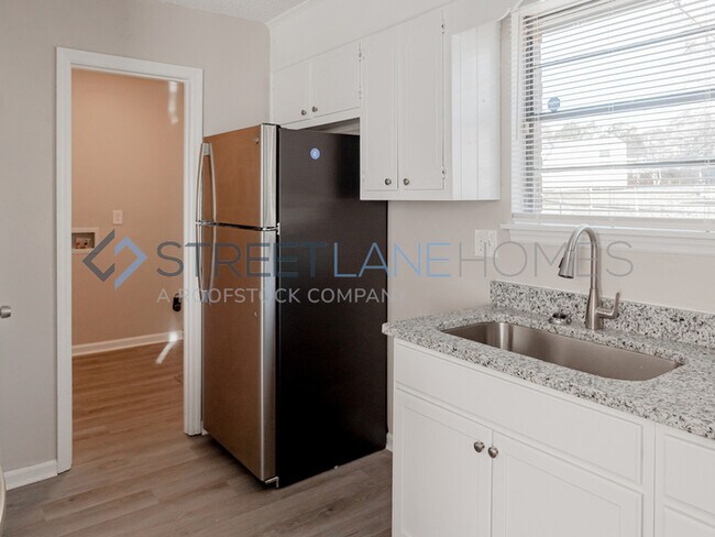 Building Photo - 3403 Blackstone St