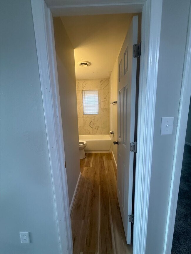 Foto del edificio - 715 Demaret Dr