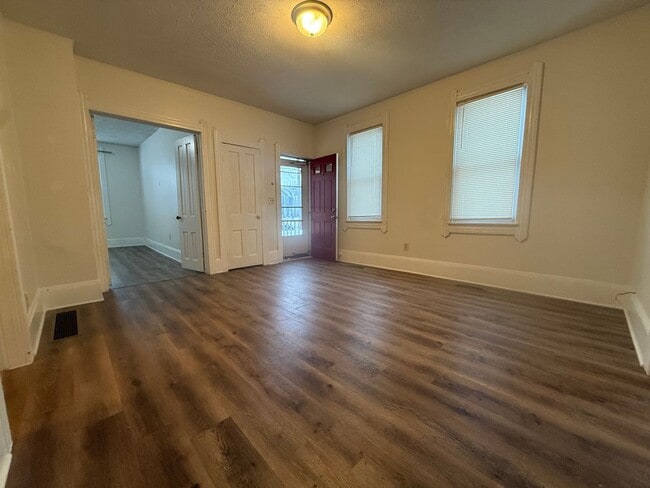 Foto del edificio - 2482 W 10th St