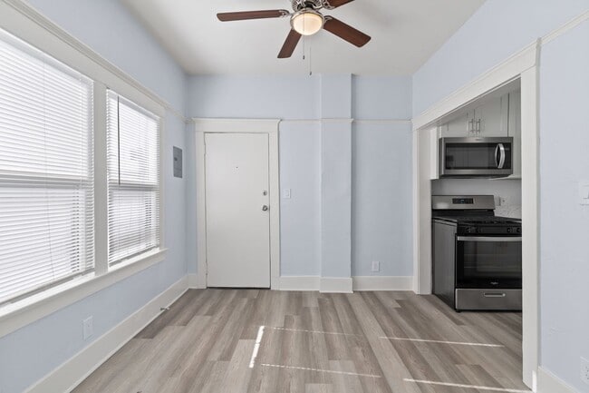 Building Photo - 1049 E 5th Street