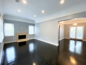 Building Photo - 8532 N W Knoll Dr