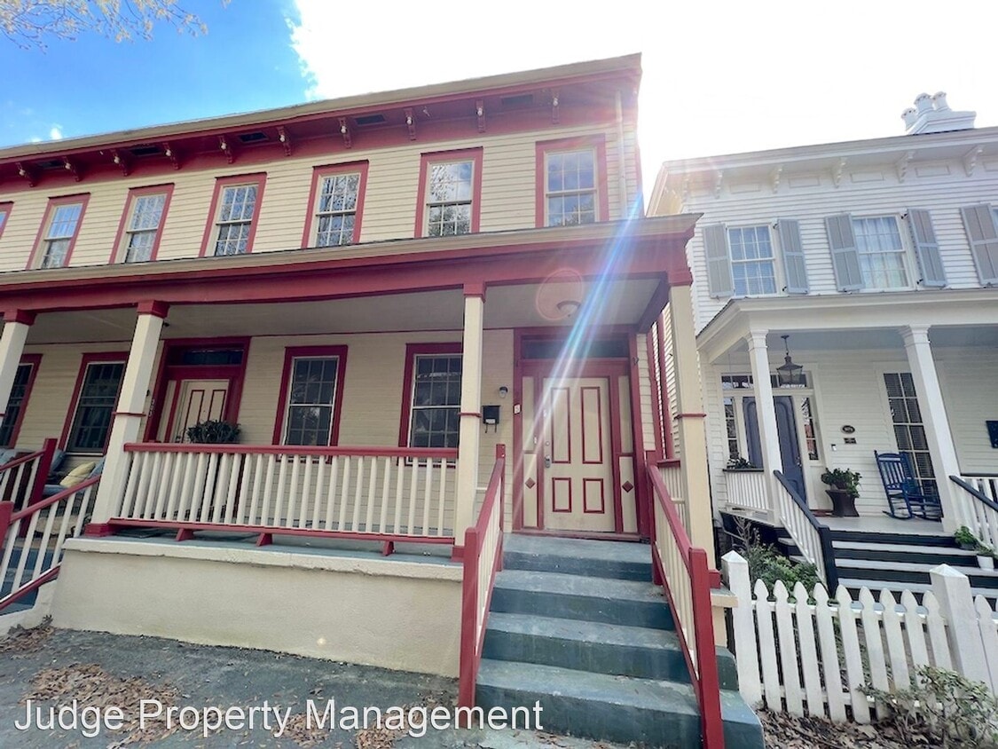 Primary Photo - 3 br, 2 bath House - 305 W Waldburg Street