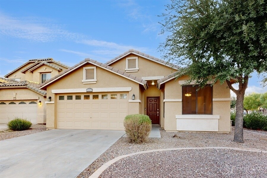 Foto principal - 44336 W McClelland Dr