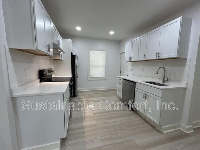 Building Photo - 71 Paine St
