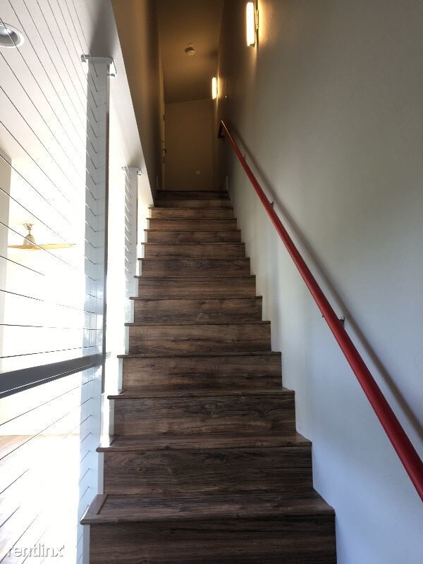 Building Photo - 2 br, 3 bath Townhome - 58 SW Brook St