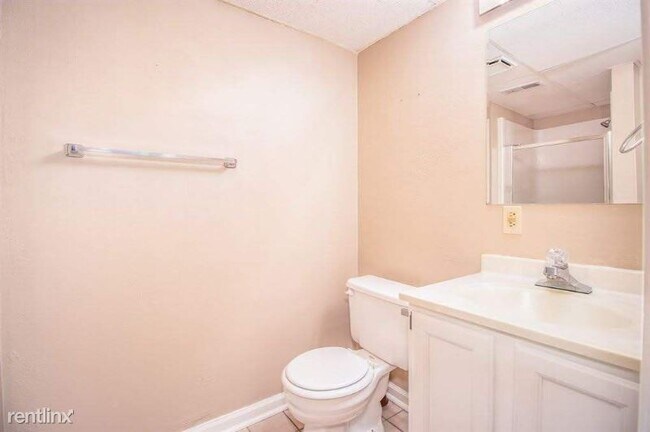 Building Photo - 4 br, 3 bath House - 3108 N Bayberry St