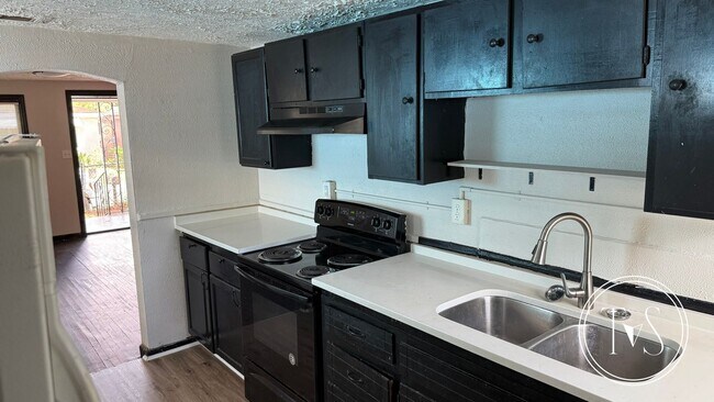 Building Photo - 1129 Darwin St