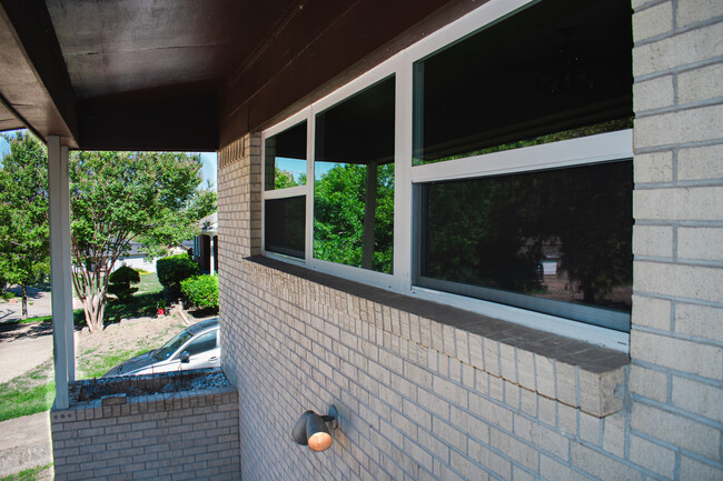 Building Photo - 612 Misty Glen Ln