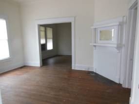 Foto del edificio - 3 br, 1 bath House - 111 E 9th St