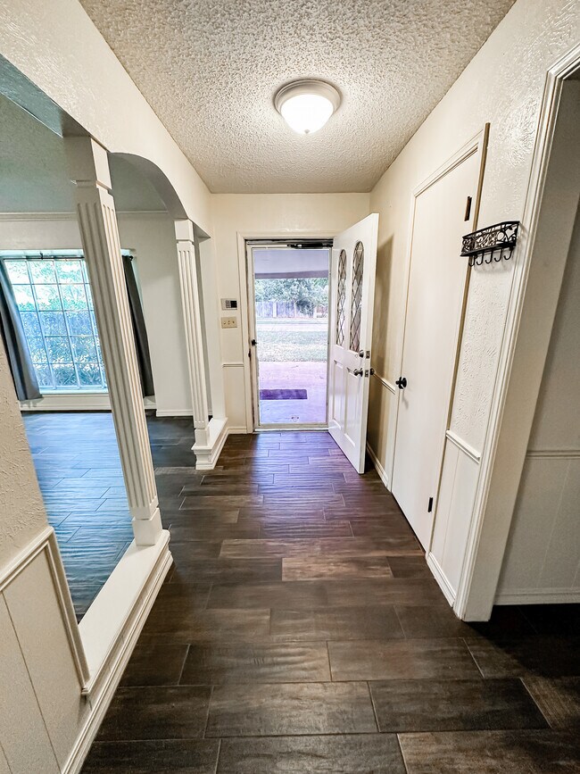 Foto del edificio - 1118 NW Becontree Dr