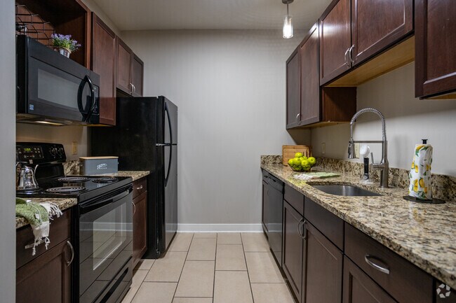 2HAB, 2BA - 978SF - Walnut Commons