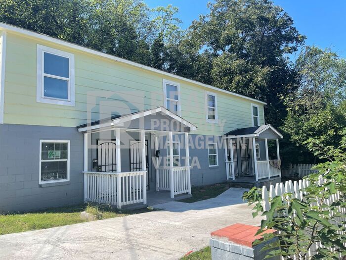 Foto principal - Section 8 Accepted - Well Kept Two Bedroom...
