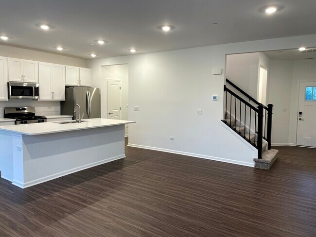 Building Photo - 472 Carpathian Dr