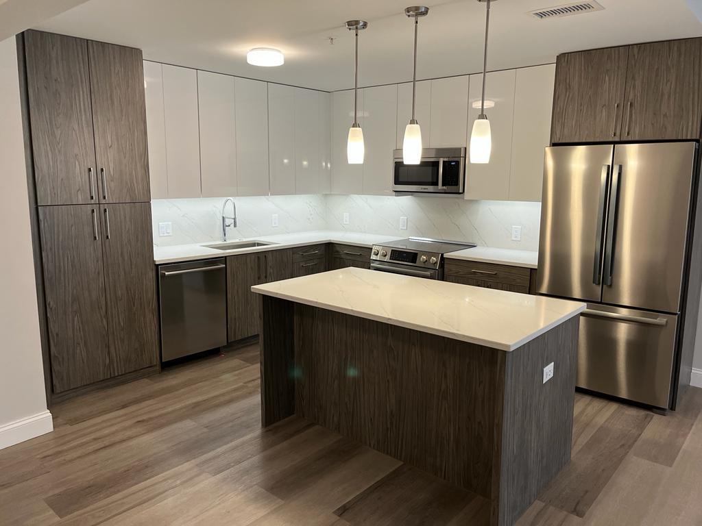 Kitchen integrated with living room - 771 Harrison Ave