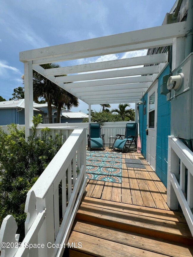 Building Photo - 2179 Pineapple Ave