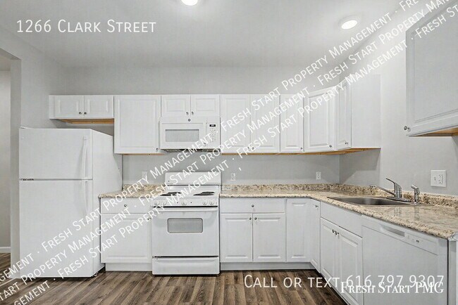 Building Photo - 1266 Clark St
