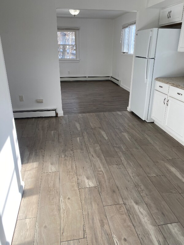 Building Photo - 1042 Main St