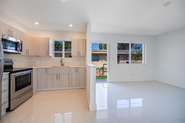 Foto del edificio - 1080 NE 80th St