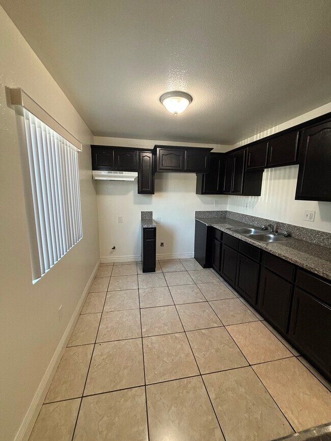 Foto del edificio - 8634 Menlo Ave