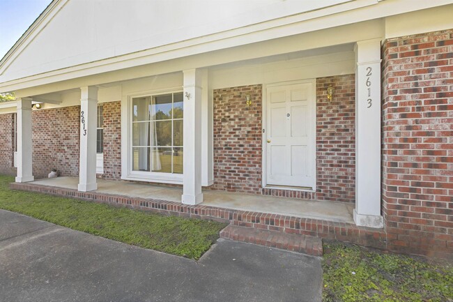 Building Photo - 2613 Killarney Way
