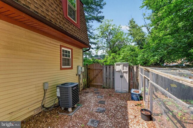 Building Photo - 9821 Owens Ct