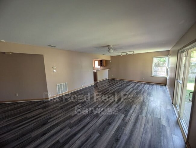 Foto del edificio - 8881 Davidgate Dr