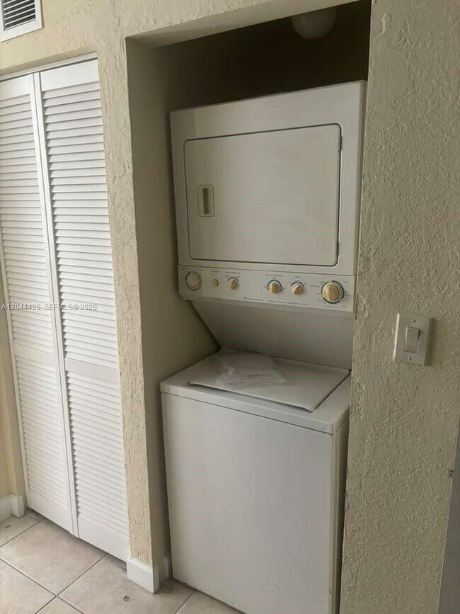 Foto del edificio - 1663 SE 27th Dr
