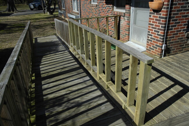 Building Photo - 16038 Fm 16 E