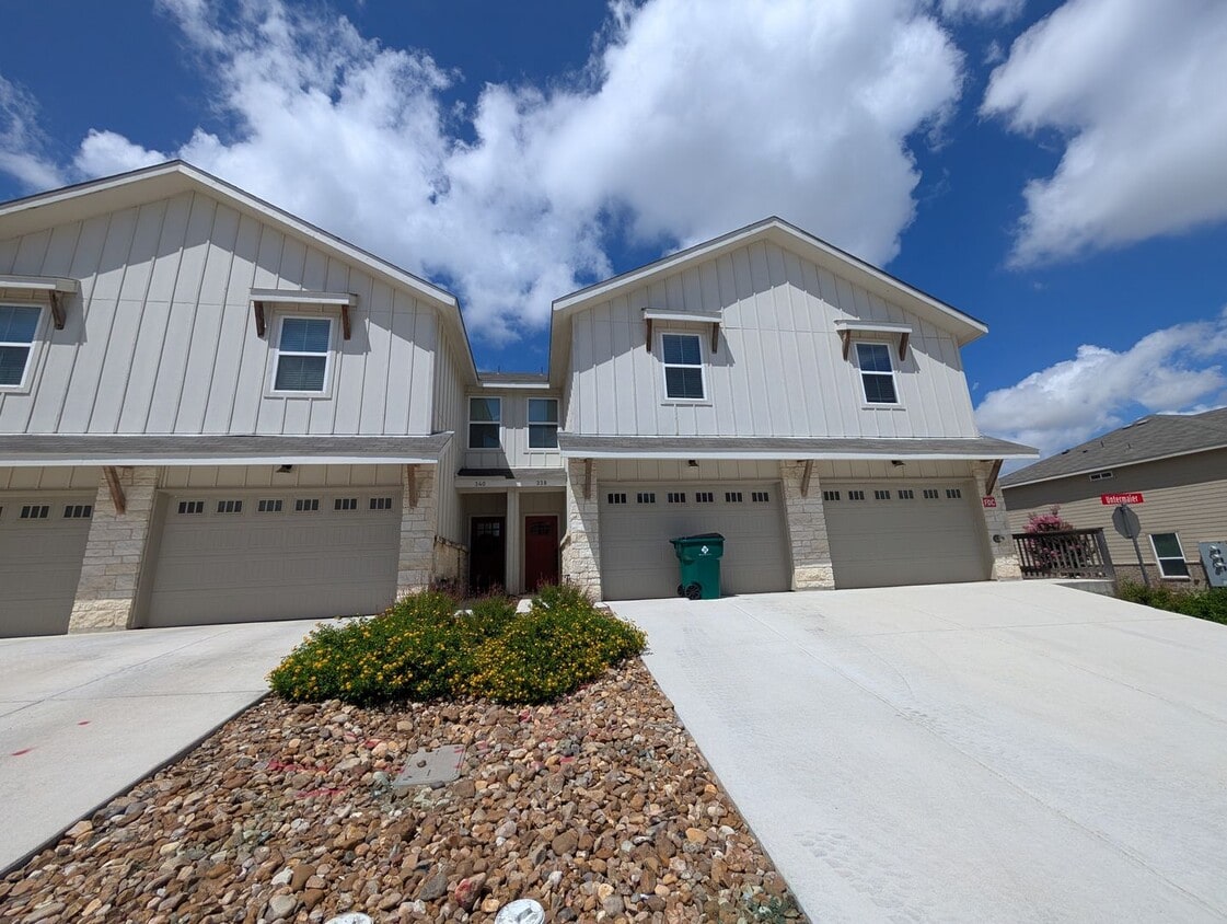 Foto principal - 3/2.5/1.5 Fourplex Close to IH35 for Commu...