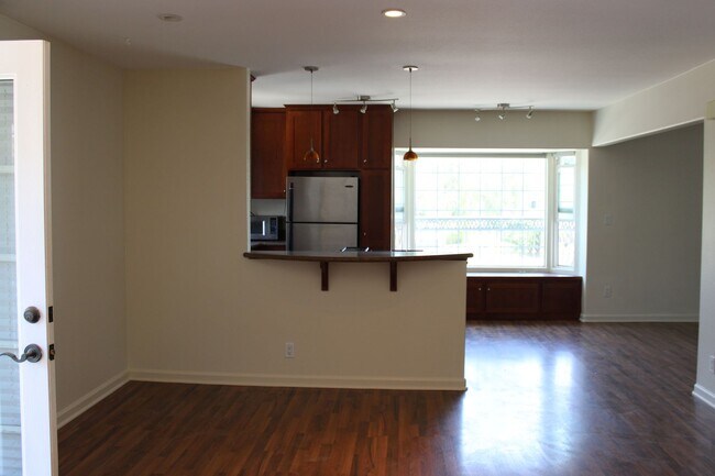 Foto del edificio - 1 Bedroom Condo in Mission Hills