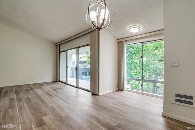Building Photo - 2 br, 2 bath Condo - 830 Camino Real Unit 202
