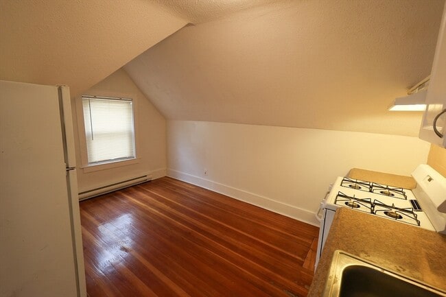 Building Photo - 498 Whipple St