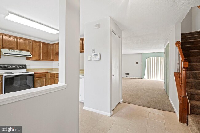 Building Photo - 1635 Forest Park Dr