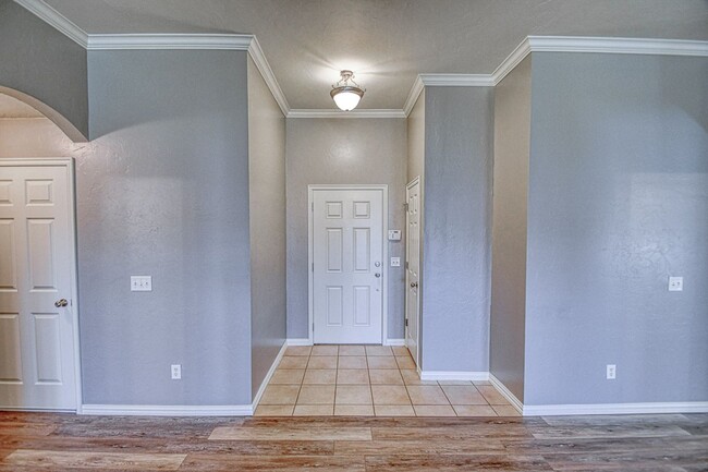 Foto del edificio - Beautiful Three Bedroom in South Norman!