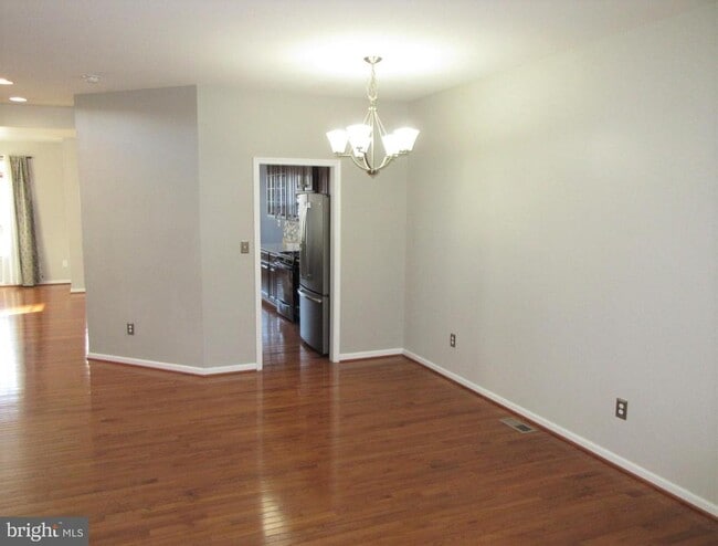 Building Photo - 1305 Madison Ln