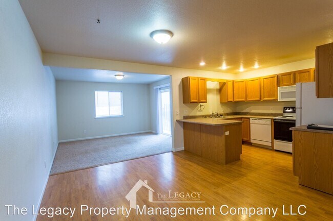 Building Photo - 3 br, 2.5 bath House - 2413 Farnum
