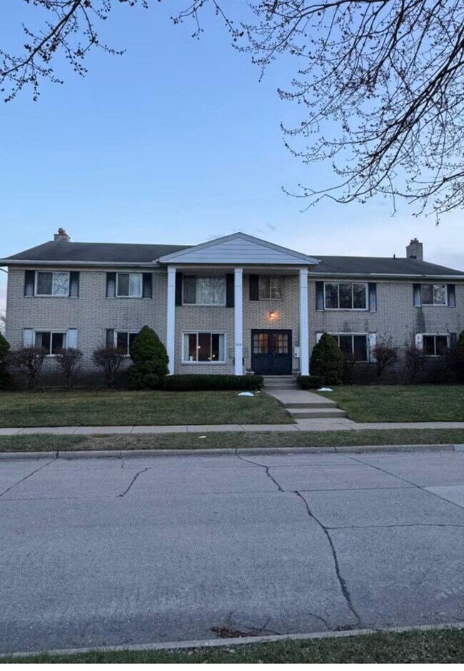 Foto del edificio - 510 Montrose Ave