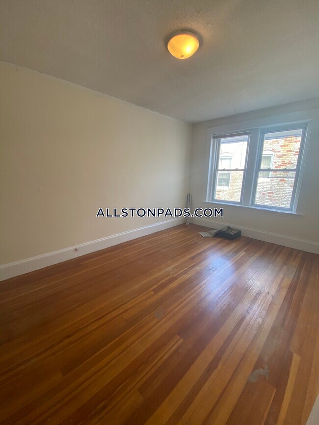 Building Photo - 6 Barrows St