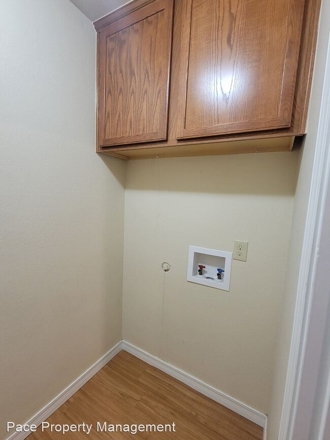 Building Photo - 4 br, 2 bath House - 2703 Steves Way