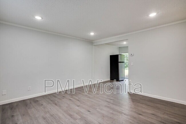 Foto del edificio - 420 W Mahoney Dr