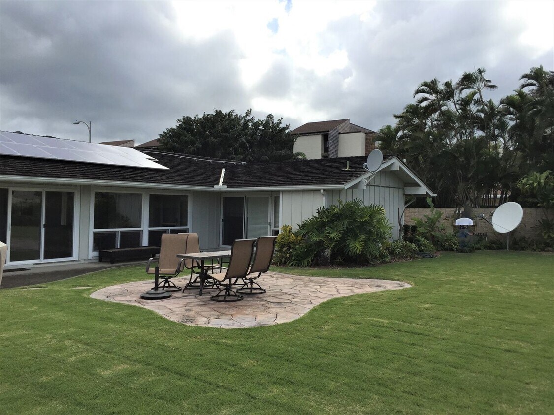 Primary Photo - Kailua Estates 4 bed, 3 bath - walk to bea...