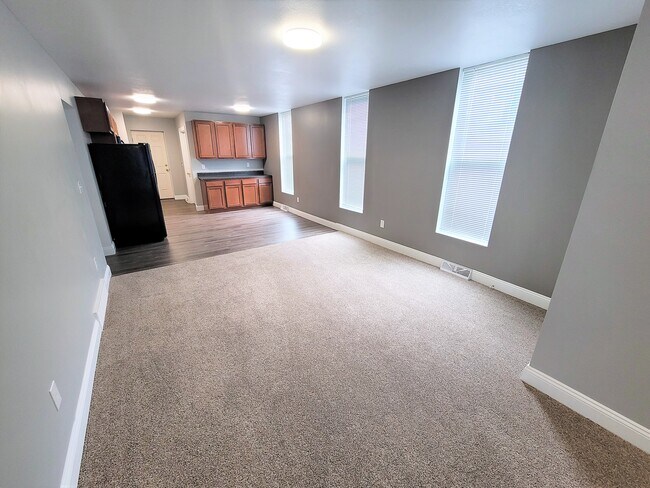 Building Photo - 312 W 3rd St