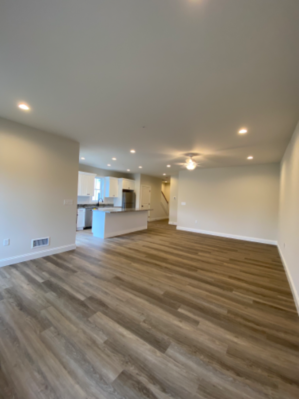 Building Photo - 327 White Oak Rd