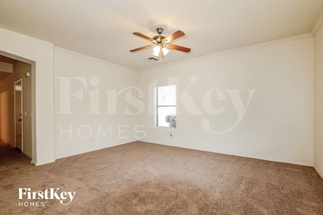 Building Photo - 5157 W Laurel Ave