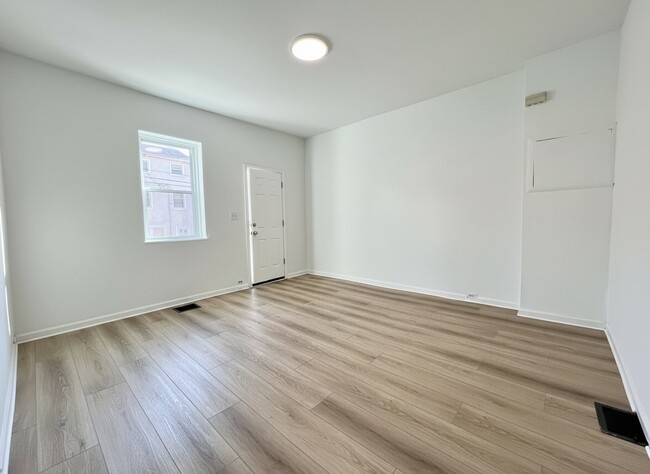 Building Photo - 358 E Hector St